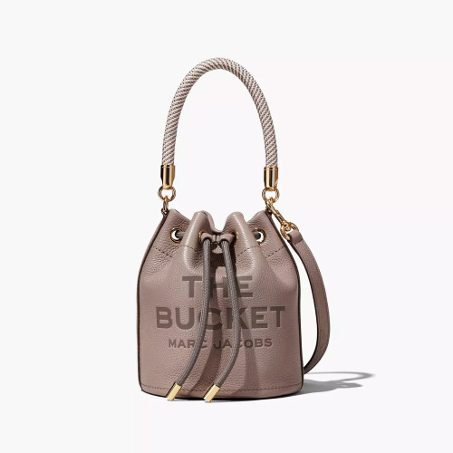 Marc Jacobs The Leather Bucket Bag Cement
